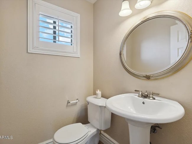 Building Photo - READY TO TOUR NOW! Charming 3-Bedroom 3-Bathroom Corner Townhouse in Peoria!