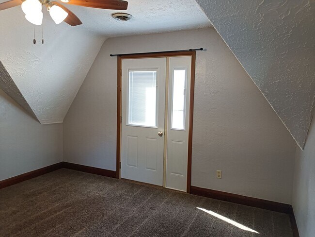 Building Photo - 9214 S Chicago Rd