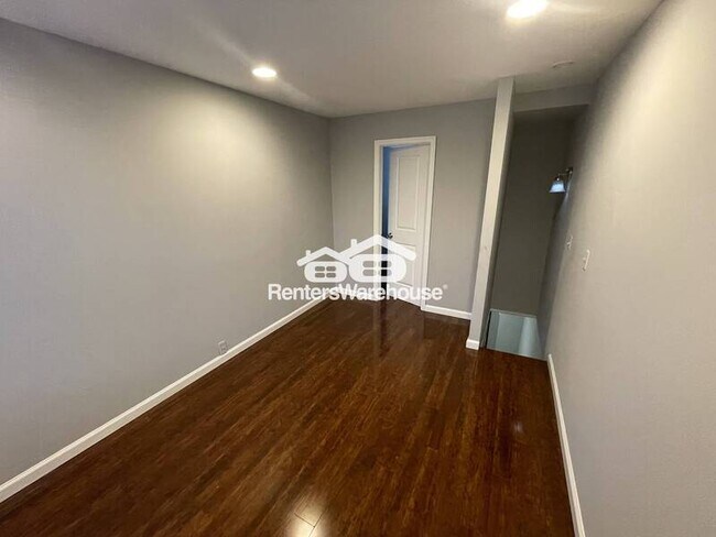 Building Photo - 519 S Port St