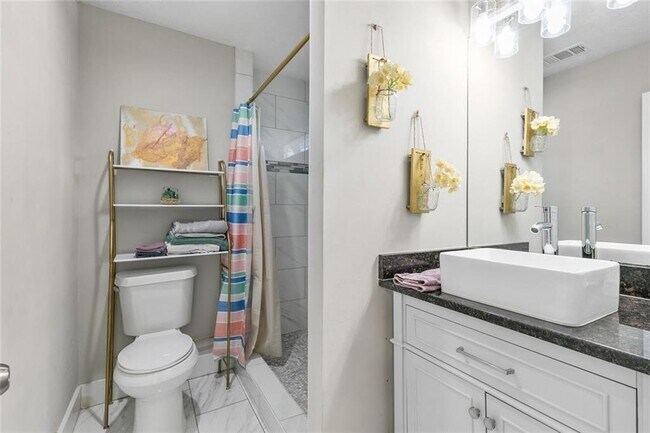 Building Photo - 494 Plainville Dr SW