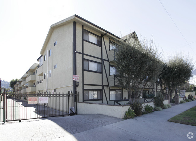 Building Photo - 11018 Moorpark Apartments