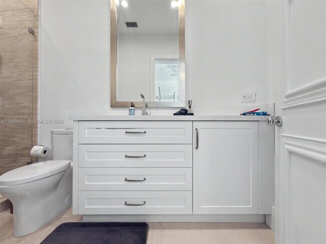 Building Photo - 13689 Deering Bay Dr