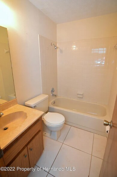 Building Photo - 909 Candlebrook Ln