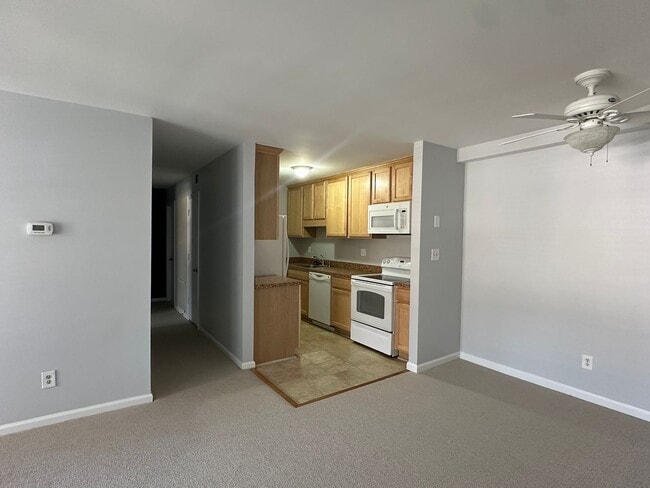 Building Photo - Move-In Ready 2BR/1BA Condo in Cardinal Forest