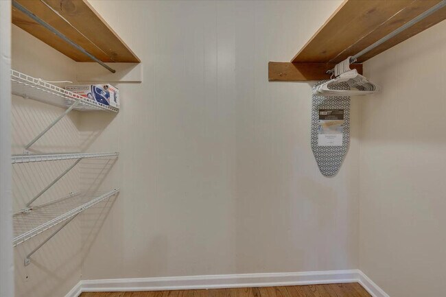 Building Photo - 210 Parthenia Dr