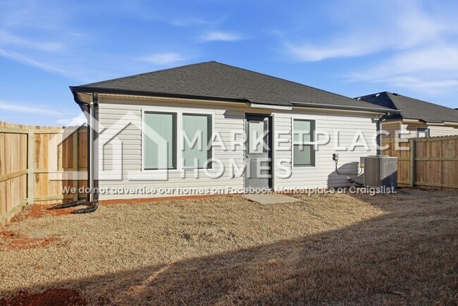 Building Photo - 800 NE 102nd Ter