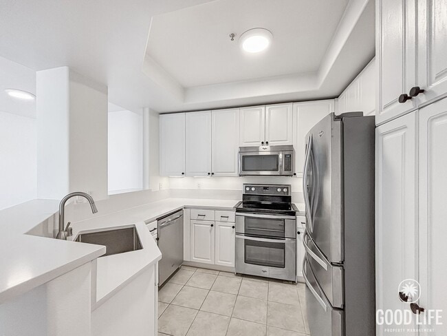 Building Photo - Beautiful 1BD/1BA Condo in Little Italy W/ A/C, W/D, Private Balcony, Reserved Parking, and Rooft...