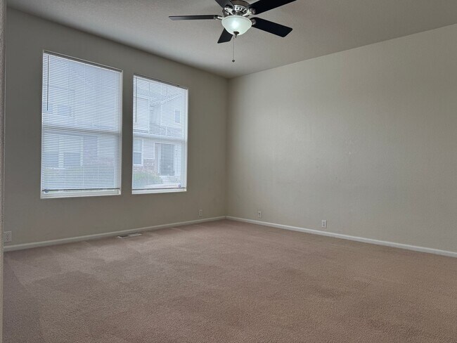 Building Photo - 7681 Sandy Springs Point