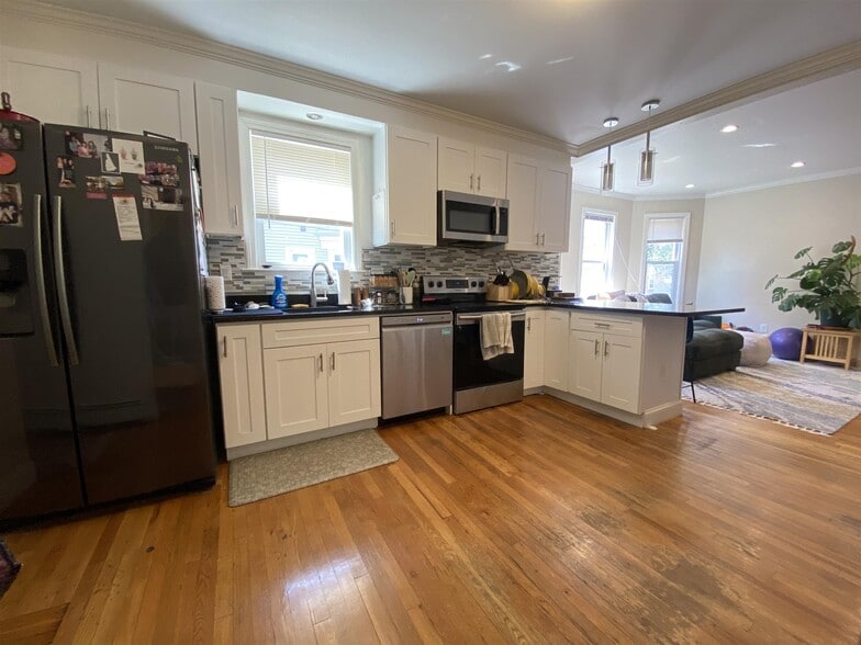 Building Photo - 22 Rice St