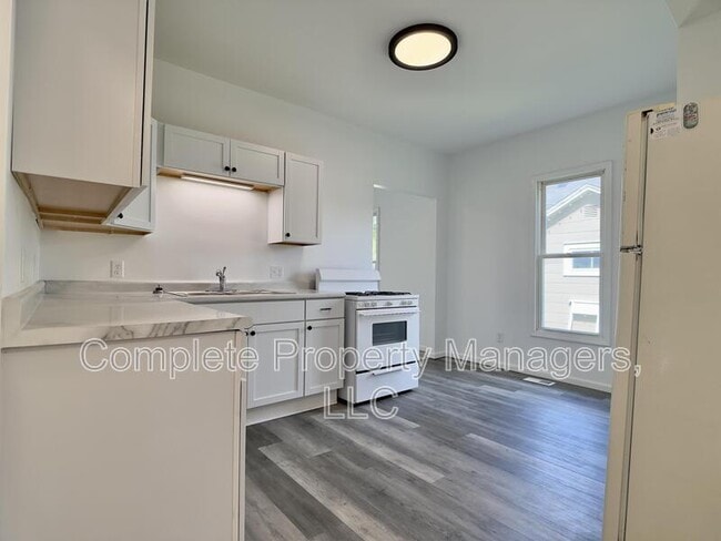 Building Photo - 247 E Fremont St