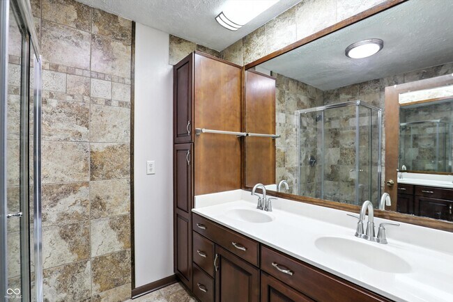 Building Photo - 781 Dayton Dr