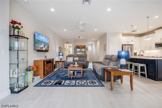 Building Photo - 2555 Seychelles Dr