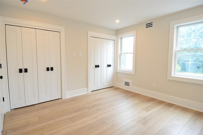 Building Photo - 137 Hillside Pl