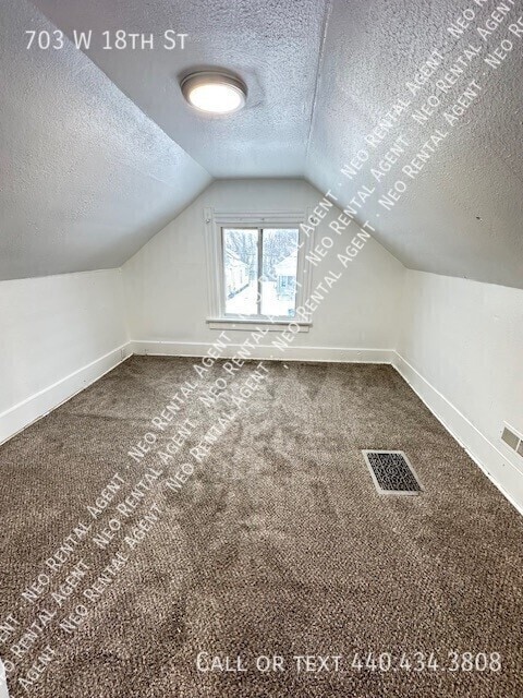 Building Photo - 703 W 18th St