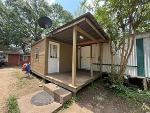 Building Photo - 519 Lilly Blvd