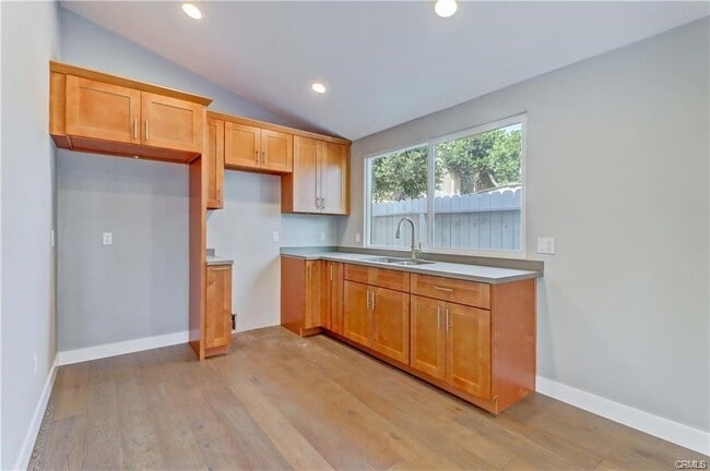 Building Photo - 409 Olive St