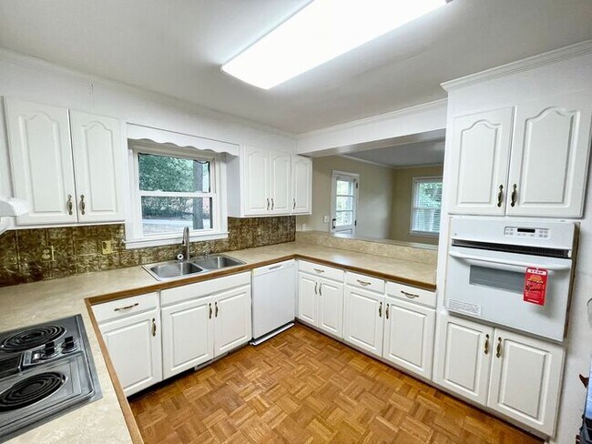 Building Photo - Lexington- Offering Self Guided Tour with ...
