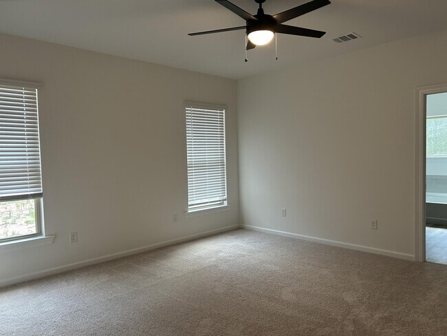 Building Photo - 45283 Riverdale Heights Rd