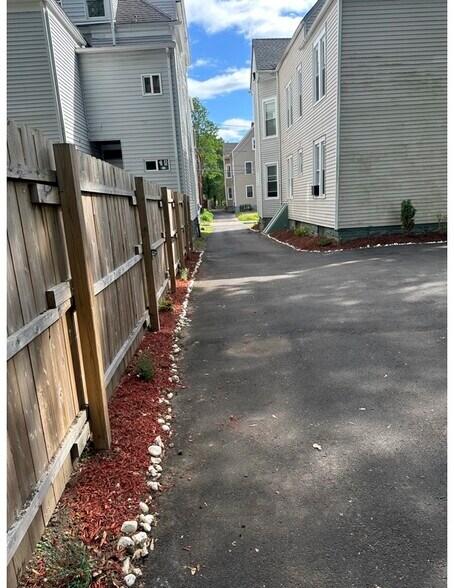 Building Photo - 36 Mahl Ave
