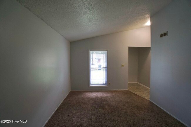 Building Photo - 115 Village Cir