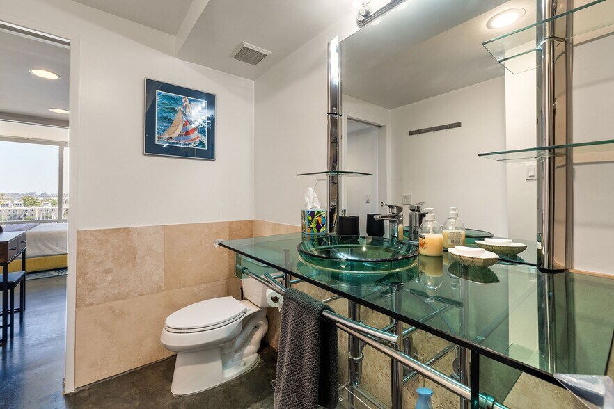 Building Photo - 4267 Marina City Dr