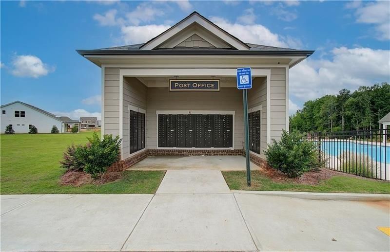 Building Photo - 4599 Silver Oak Dr SW