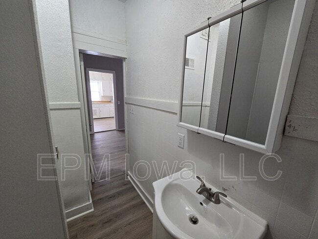 Building Photo - 406 Locust St