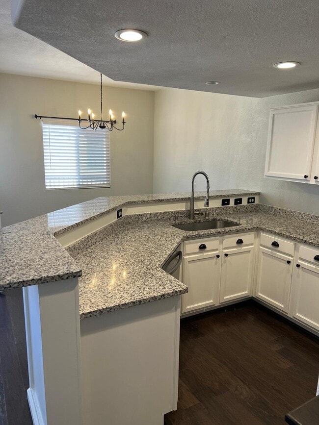 Building Photo - 6800 Vista Del Norte Dr NE