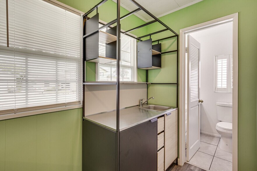 Building Photo - 2854 Rhoades Rd