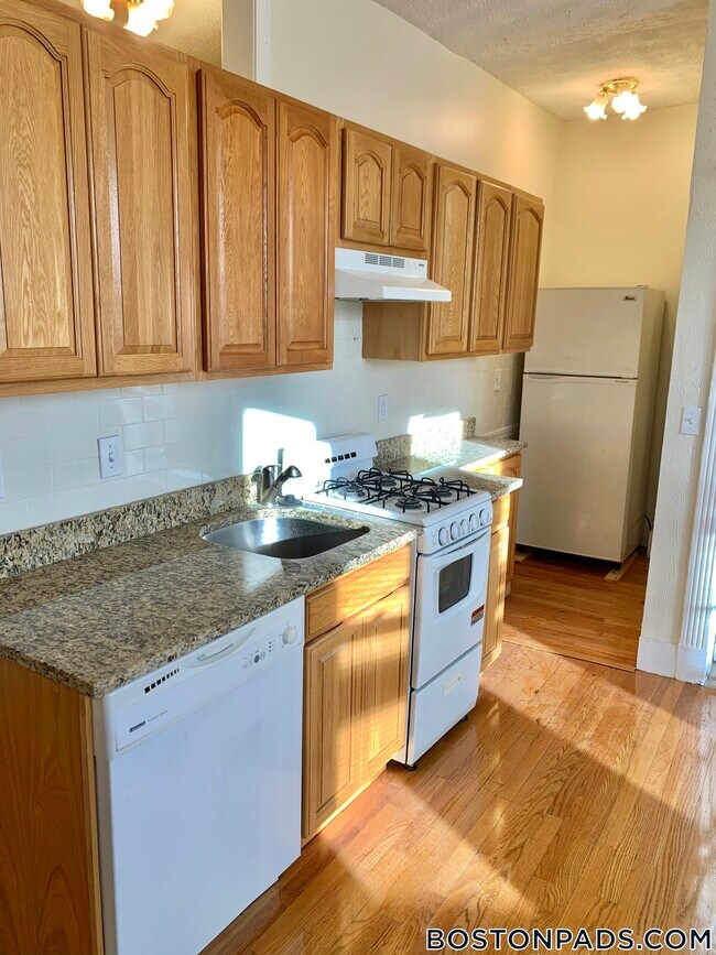 Building Photo - 171 Hemenway St