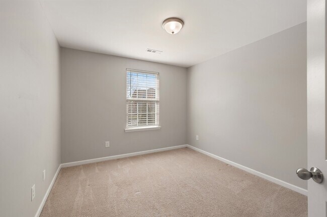 Building Photo - 105 Dursley Ln