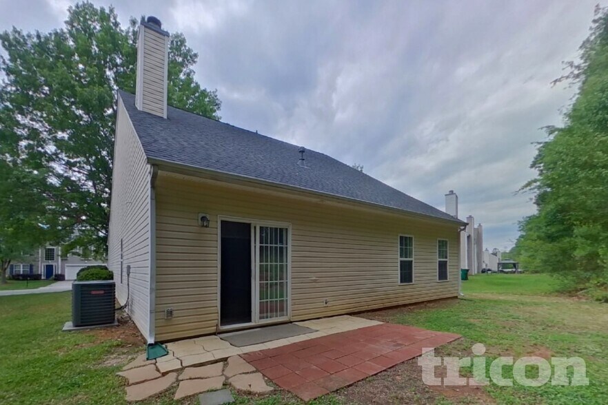 Building Photo - 7715 Hidden Creek Dr