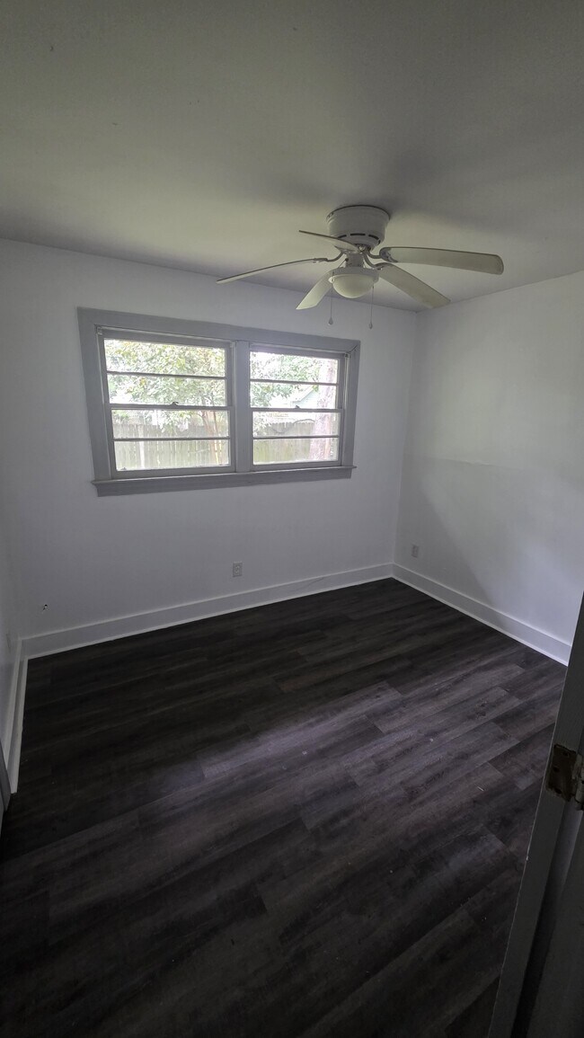 Building Photo - 5226 Ashcroft Ave