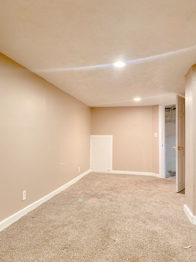 Building Photo - ZIGZAG, LLC:[TRAN][ZIGZAC][KT][CAG] 1942 S 16 ST