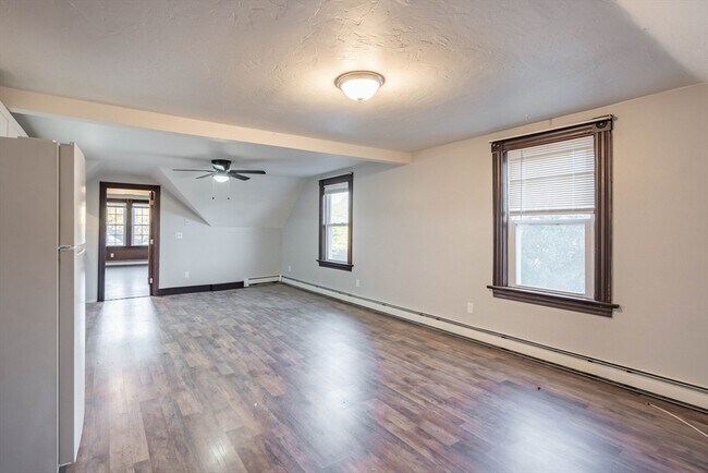 Building Photo - 85 E Main St