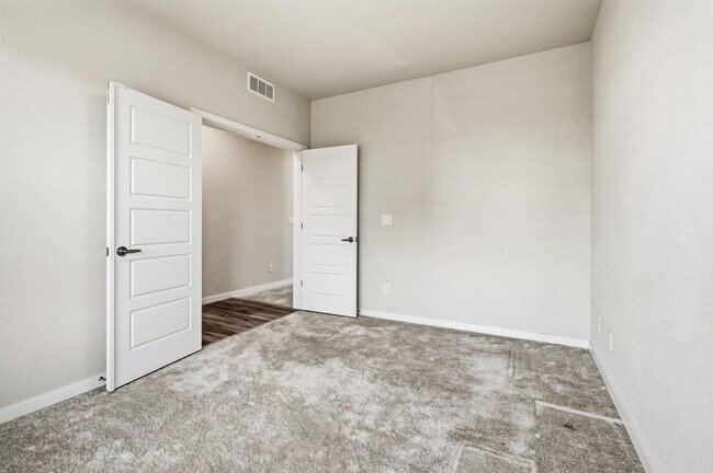 Building Photo - 137 Mohawk Cir