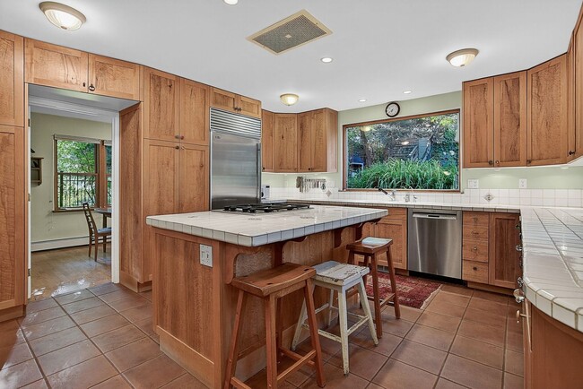 Building Photo - Quintessential Boulder Cottage in Mapleton...