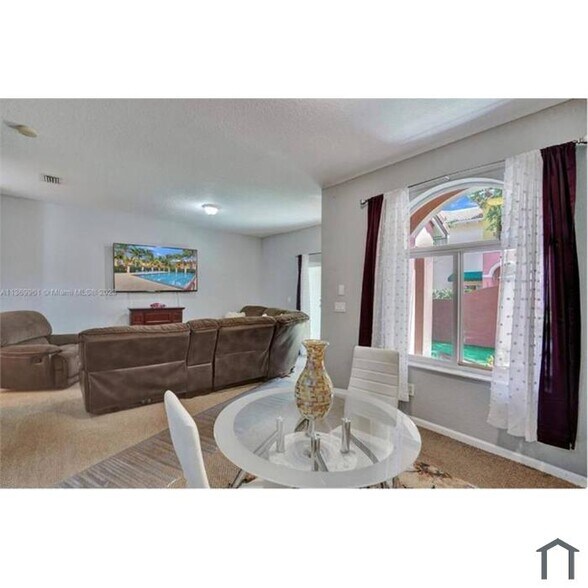 Building Photo - 1212 Santa Catalina Ln