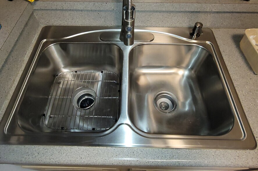 Deep stainless steel sink - 2627 Maitland Crossing Way