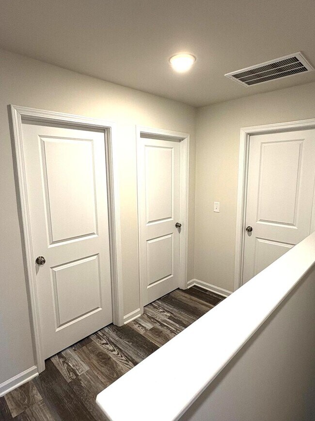 Building Photo - FIRST MONTH FREE - Stunning 3BR 2.5BA Home in Mooresville • 2 Car Garage