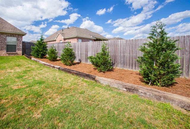 Building Photo - 109 Runner's Way