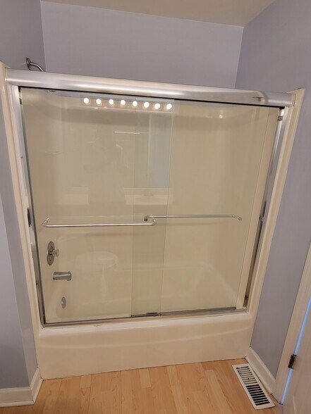 Building Photo - 2116 Rugen Rd