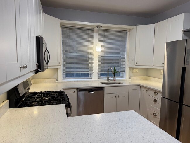 Building Photo - 4907 N Washtenaw Ave