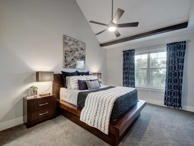 Building Photo - 202 S College St