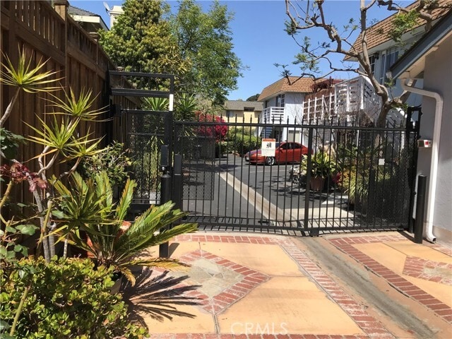 Building Photo - 356 E 20th St