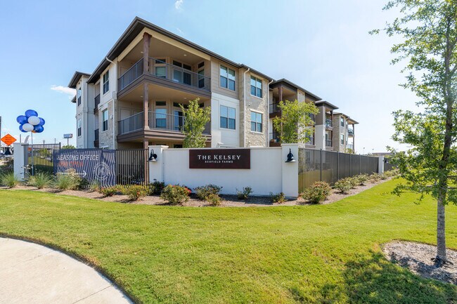 Building Photo - 1501 W Howard Ln