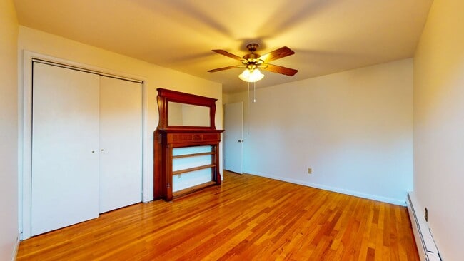 Building Photo - 3 Bedroom Split Level in Woodbridge