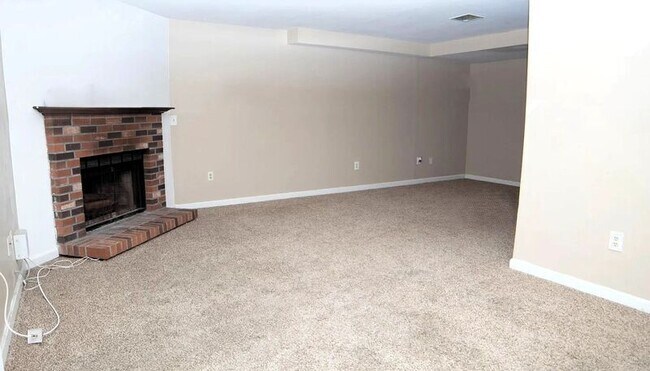 Building Photo - 10701 Houck Dr