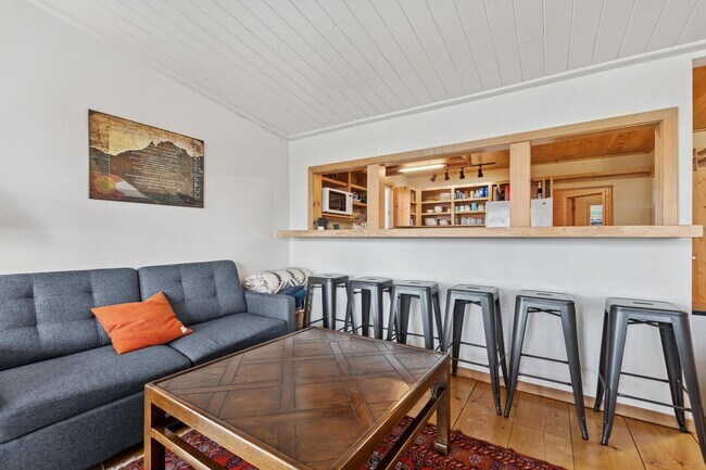 Building Photo - Whitefish Home with Great Lake Views