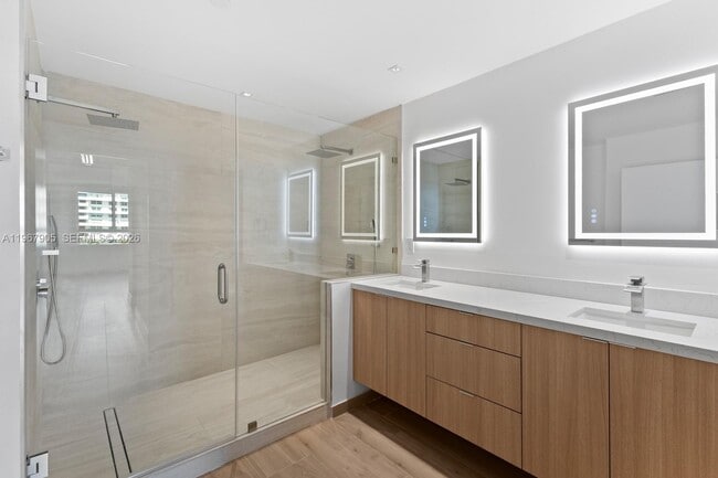 Building Photo - 251 Crandon Blvd